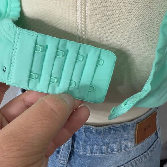 Savage x Fenty Breakthrough High-Impact Sports Bra, Ocean Green, 38D - Picture 4 of 5